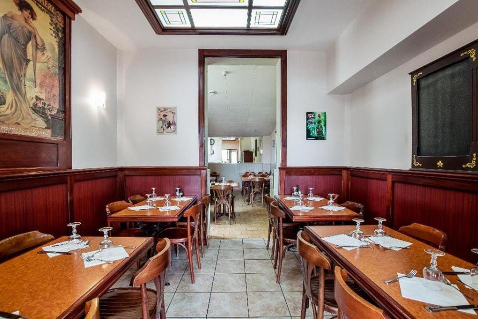 Aux Bons Amis Hotel Reims Bagian luar foto