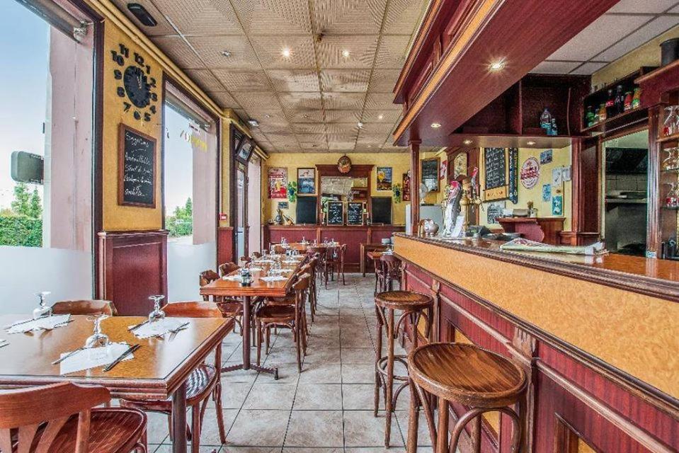 Aux Bons Amis Hotel Reims Bagian luar foto