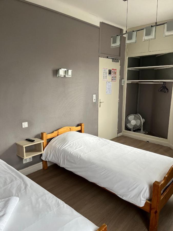 Aux Bons Amis Hotel Reims Bagian luar foto