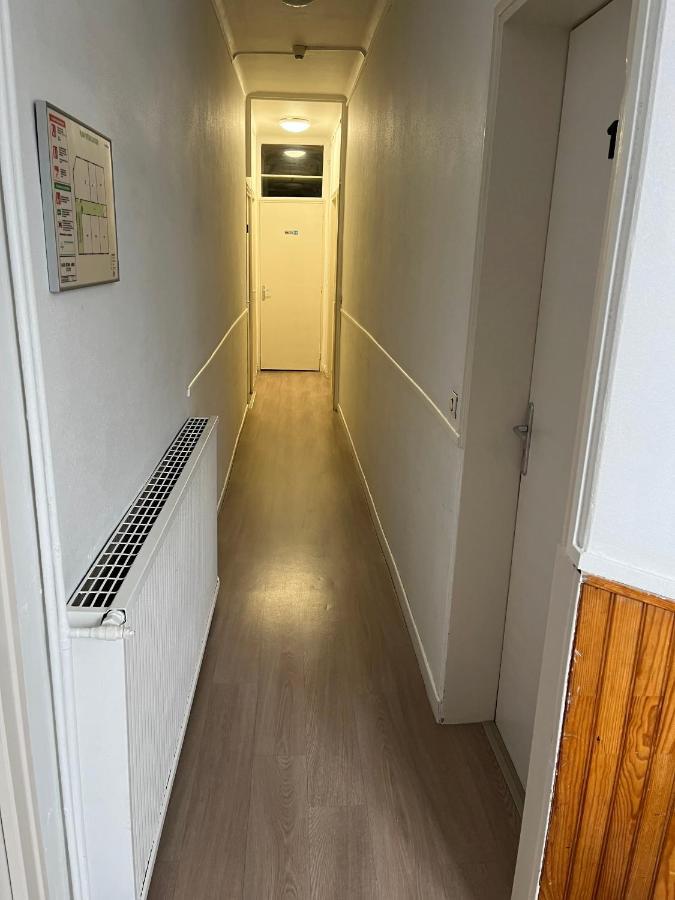Aux Bons Amis Hotel Reims Bagian luar foto