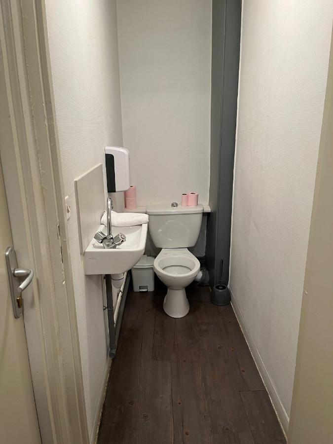 Aux Bons Amis Hotel Reims Bagian luar foto