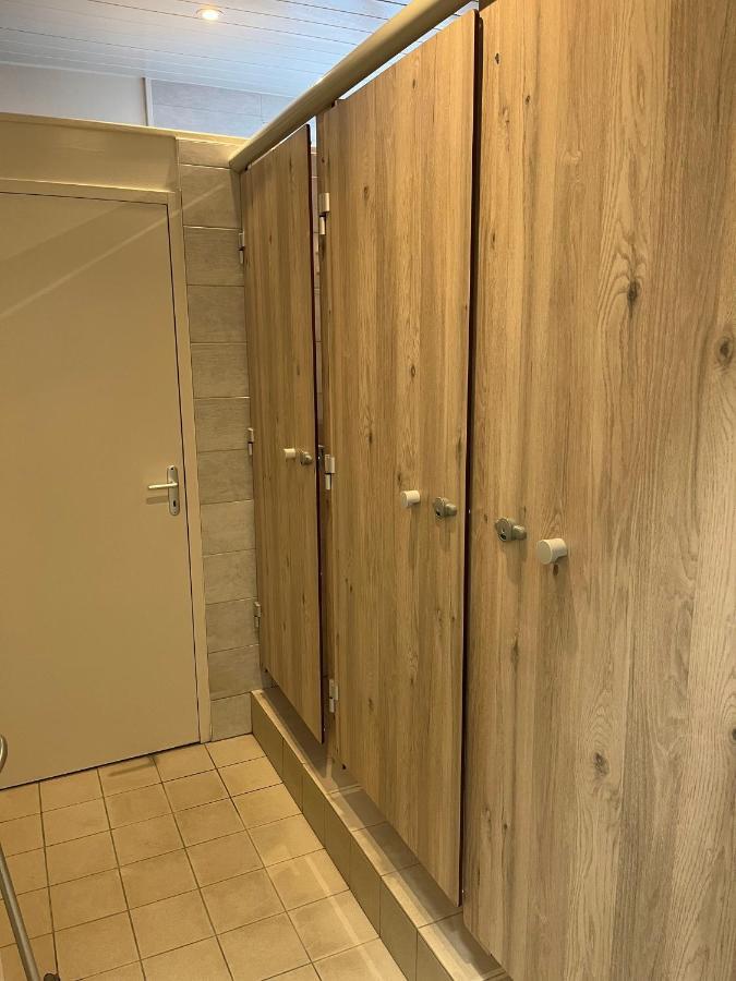 Aux Bons Amis Hotel Reims Bagian luar foto